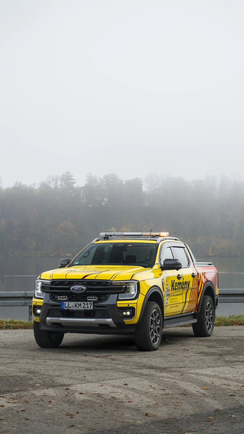 Kemeny KFZ-Hilfe dynamisches Fahrzeugmotiv