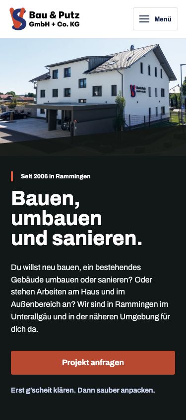 Dieselbe Startseite auf dem Smartphone mit Büroaufnahme, Einführung und sichtbarem Anfragebutton