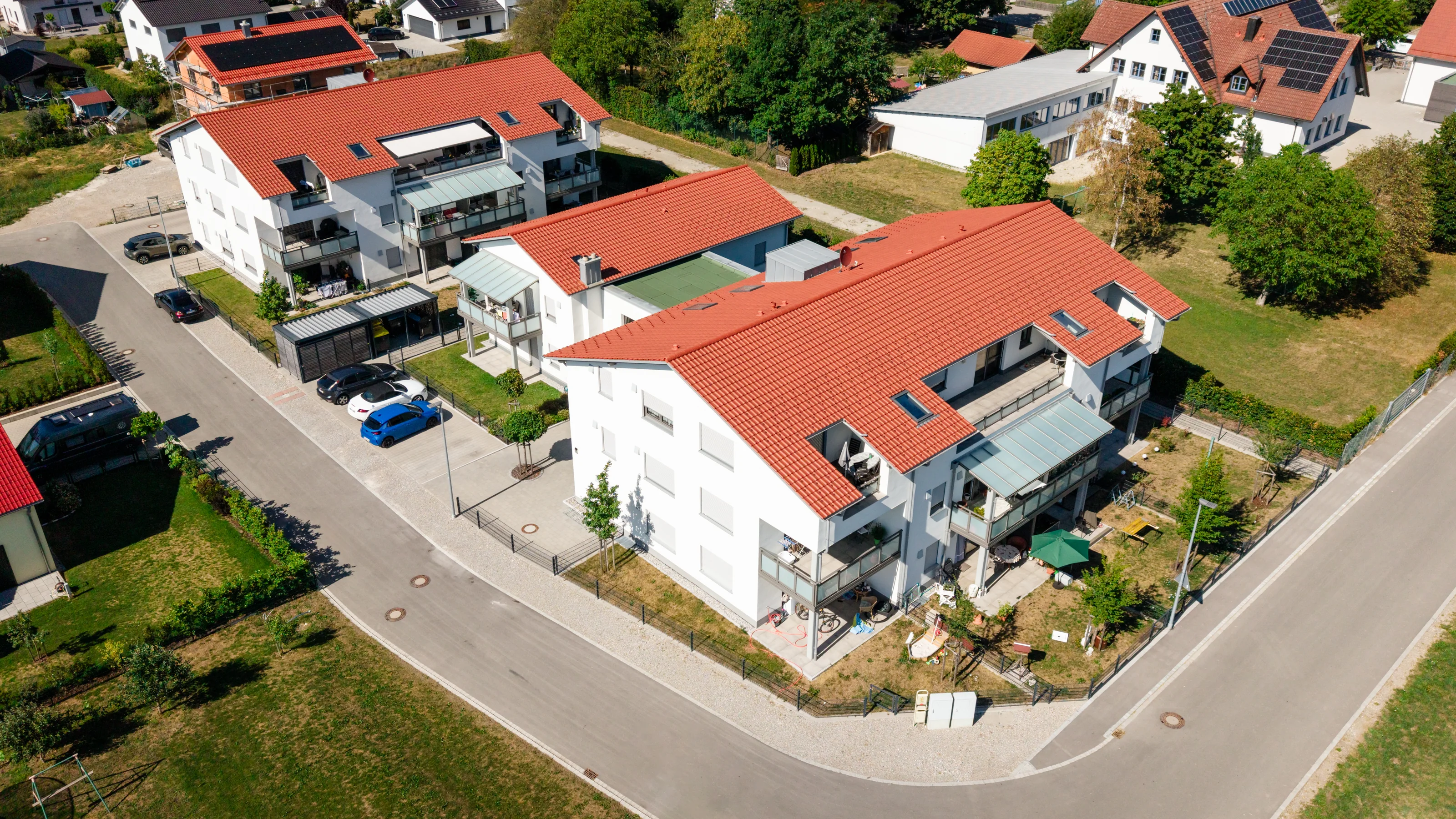 Seniorenwohnanlage in Rammingen mit Innenhof aus der Luft